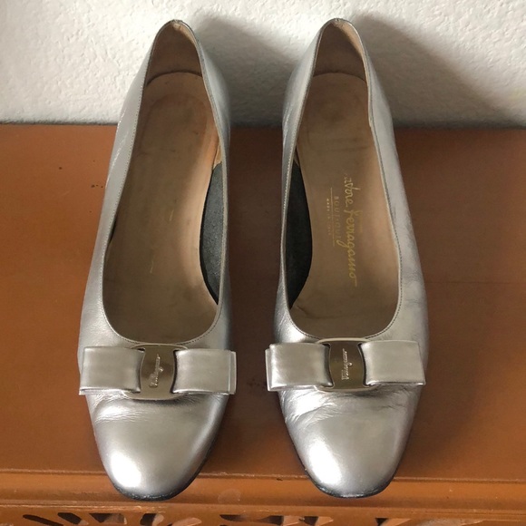 Salvatore Ferragamo Shoes - Vintage Ferragamo Vara Silver Pumps 9